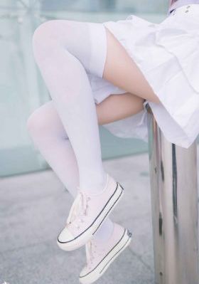美女让男生吃她的私人部位_4K在线播放观看