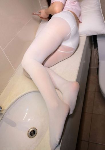 漂亮的女教师1李采潭在线看_BD英语高清免费观看